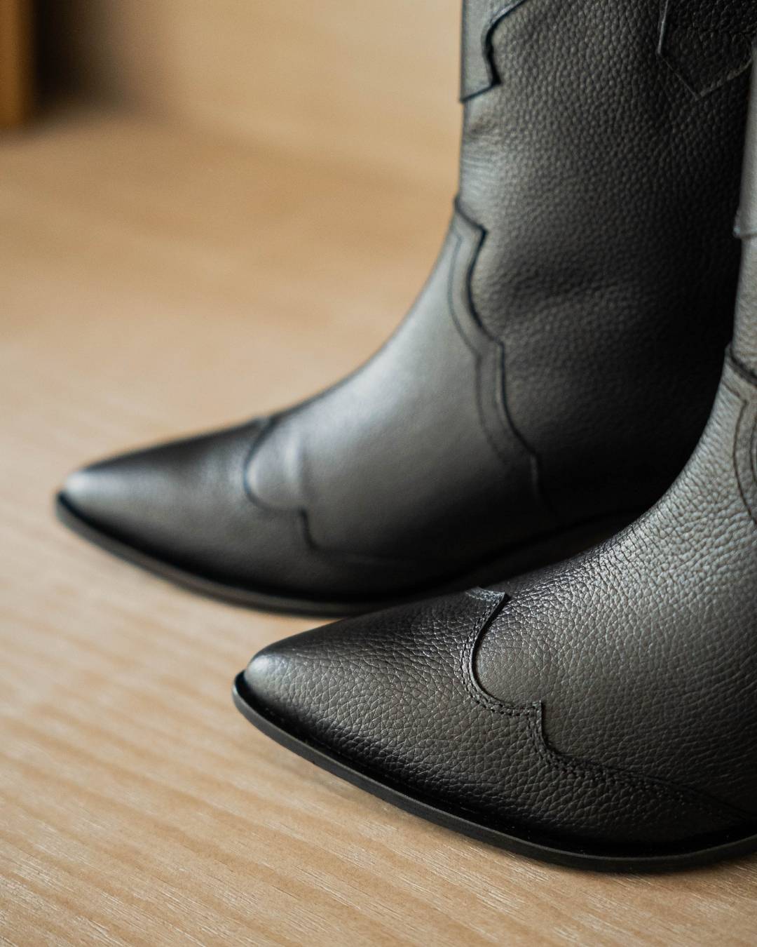 Botas tipo vaquera color negro Modelo Emilia