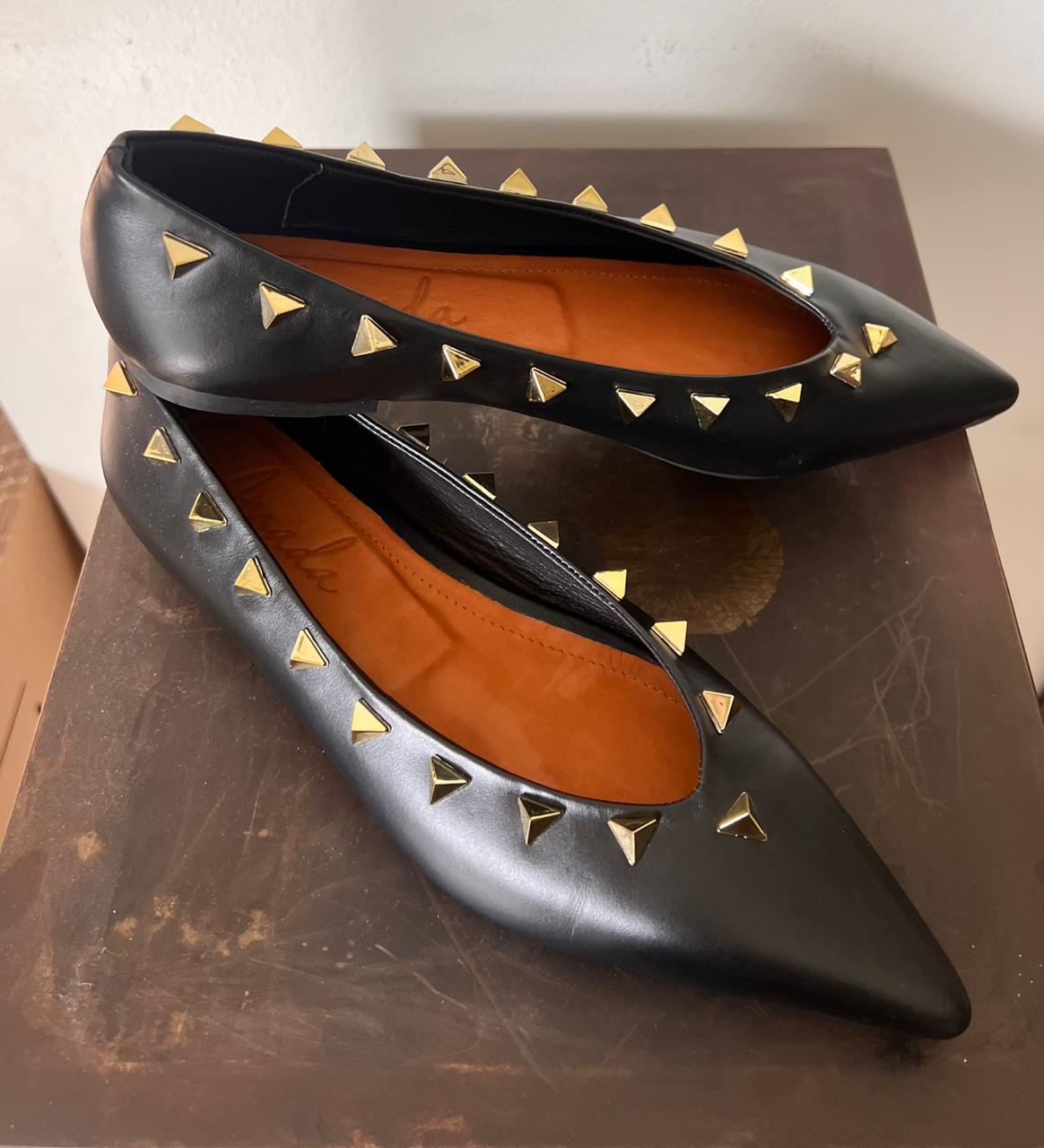 Baleta Cuero Negro con Tachas