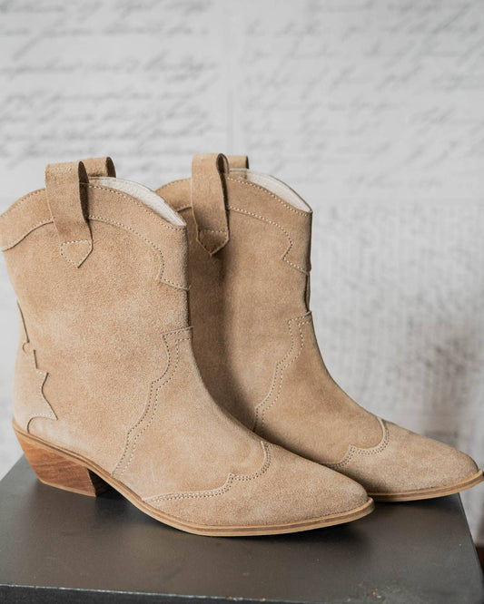 Botas tipo Vaqueras color Taupe Modelo Agustina