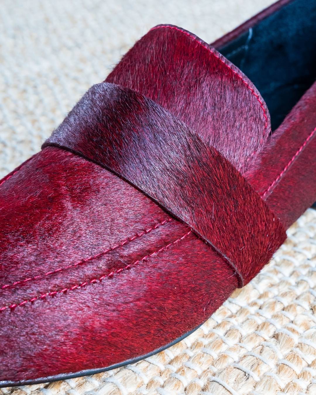 Mocasín de pelo burgundy Modelo Luisa