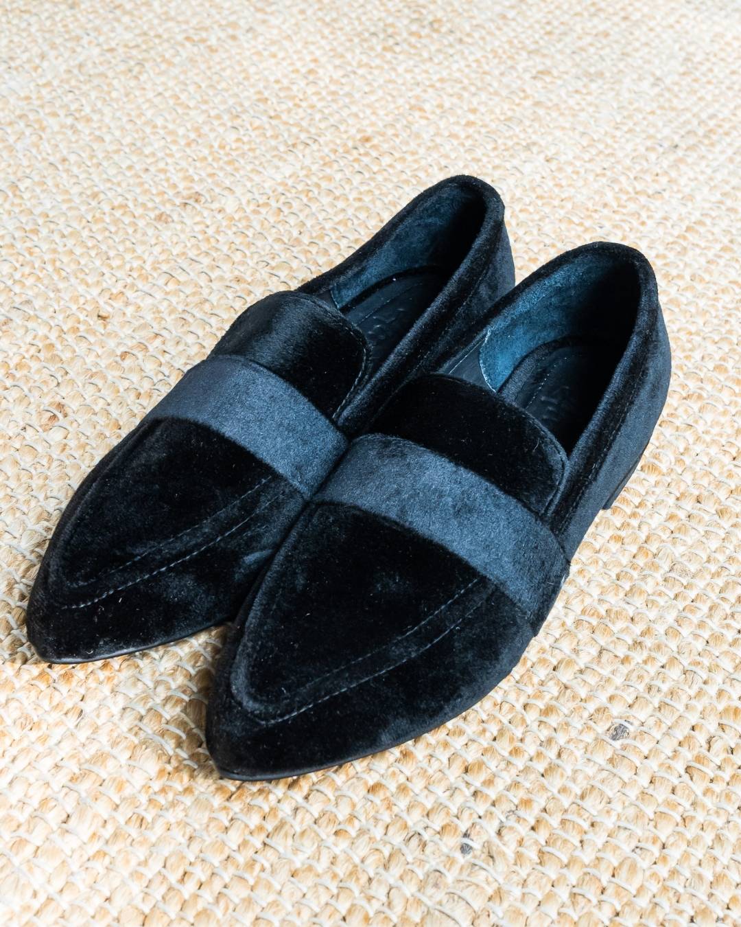 Mocasín de terciopelo negro y verde ingles Modelo Luisa