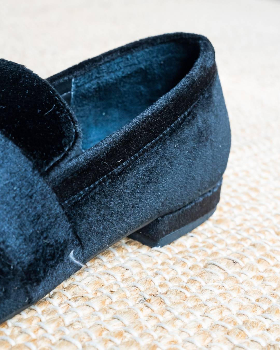 Mocasín de terciopelo negro y verde ingles Modelo Luisa