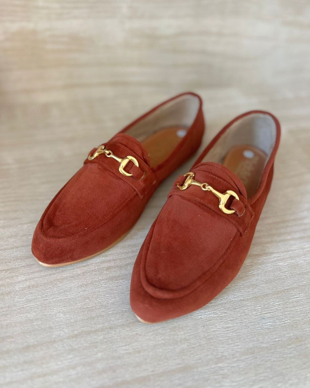 Mocasín terciopelo color teja