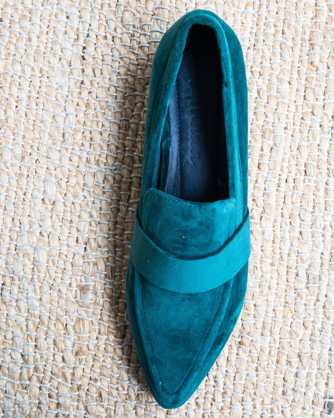 Mocasín de terciopelo negro y verde ingles Modelo Luisa