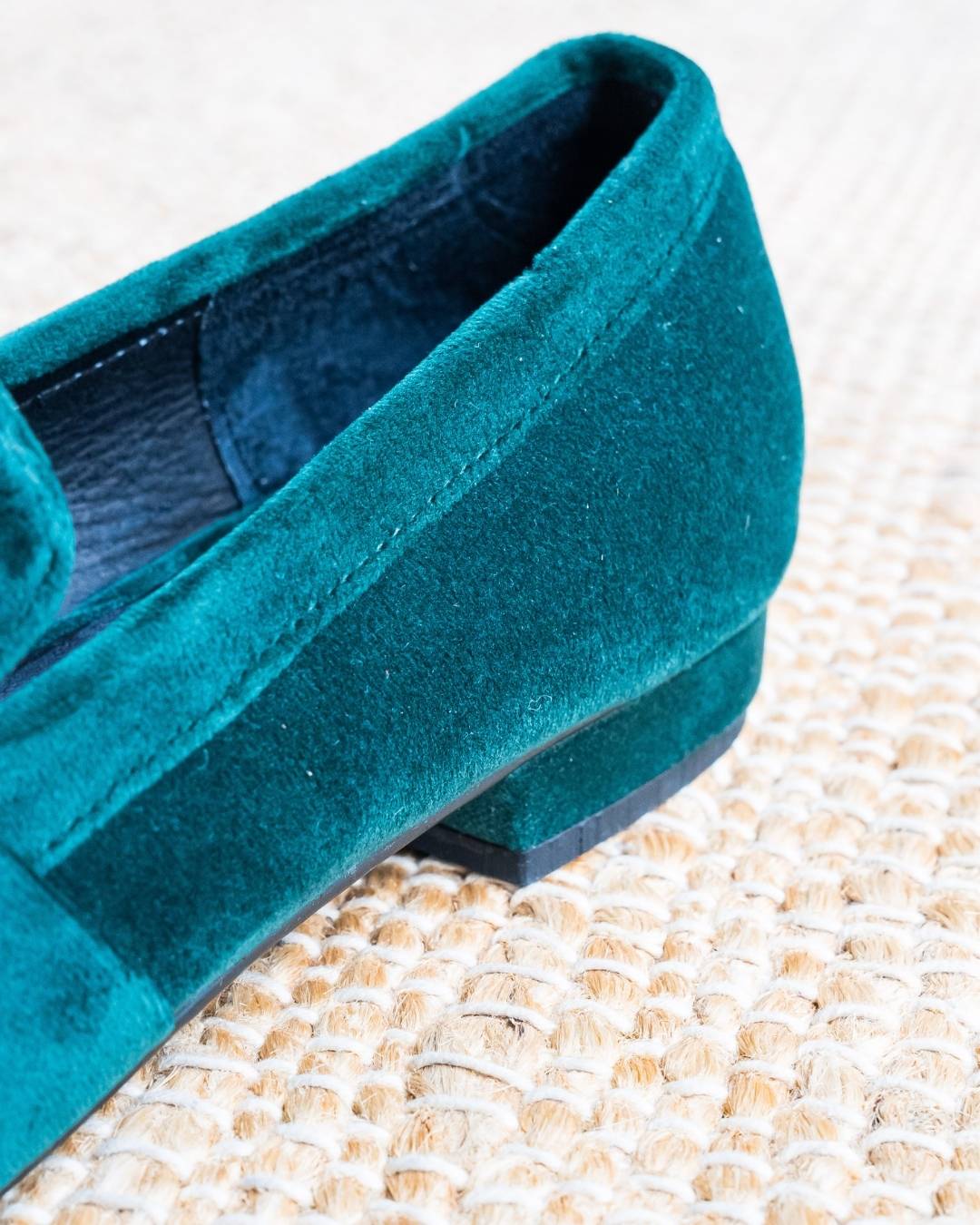 Mocasín de terciopelo negro y verde ingles Modelo Luisa