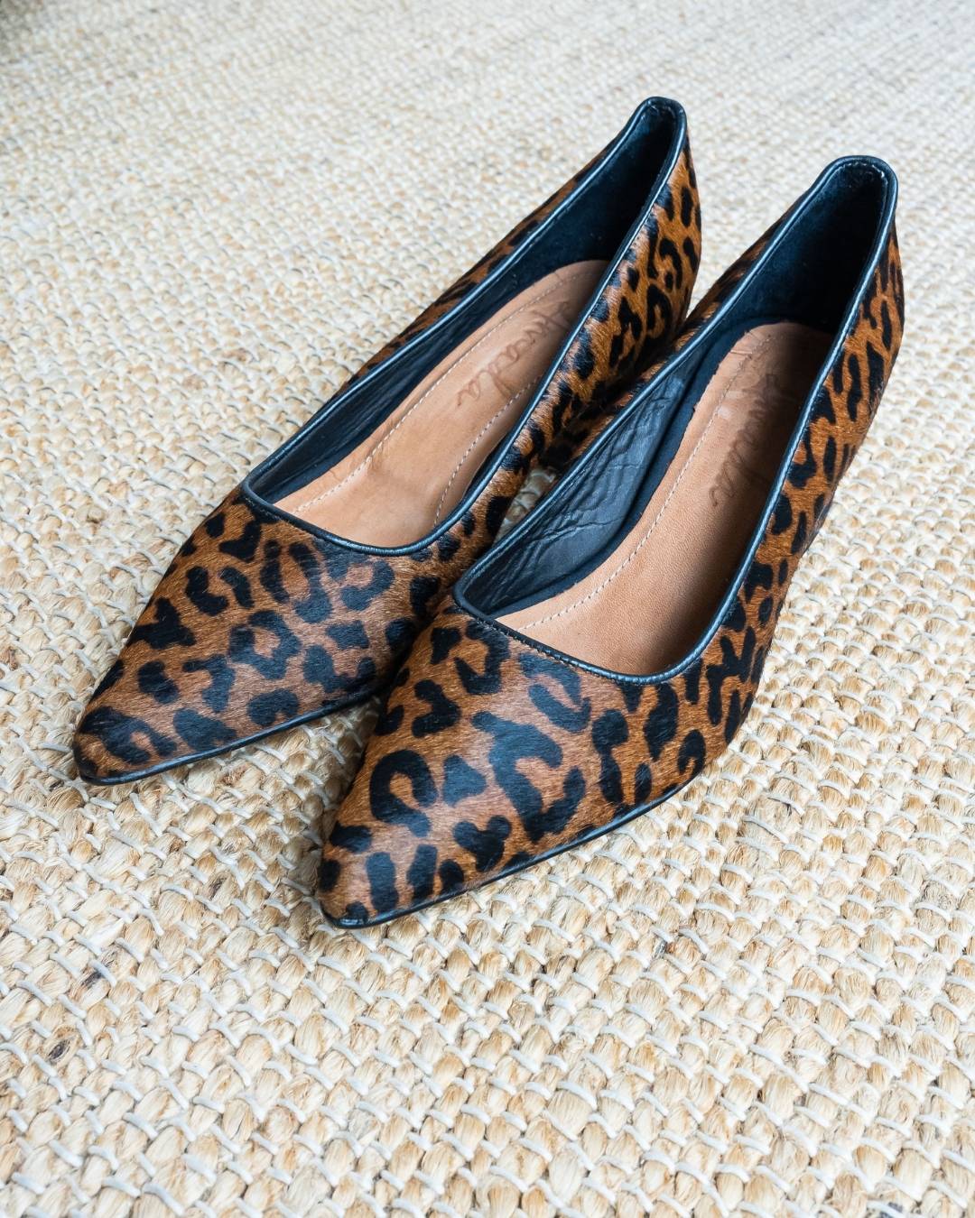 Zapato stiletto de pelo animal print Modelo Levy