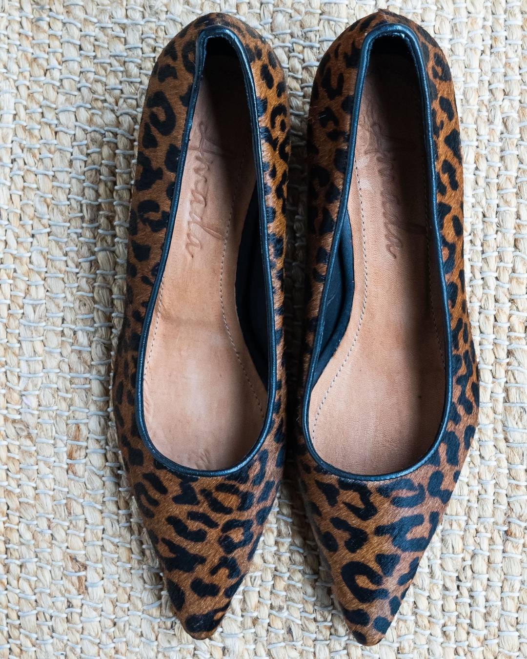 Zapato stiletto de pelo animal print Modelo Levy
