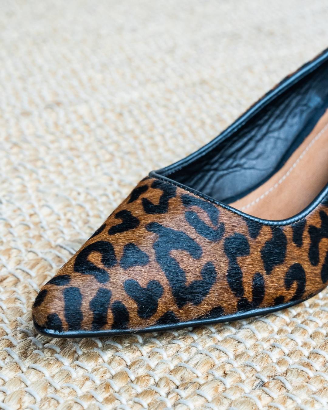 Zapato stiletto de pelo animal print Modelo Levy